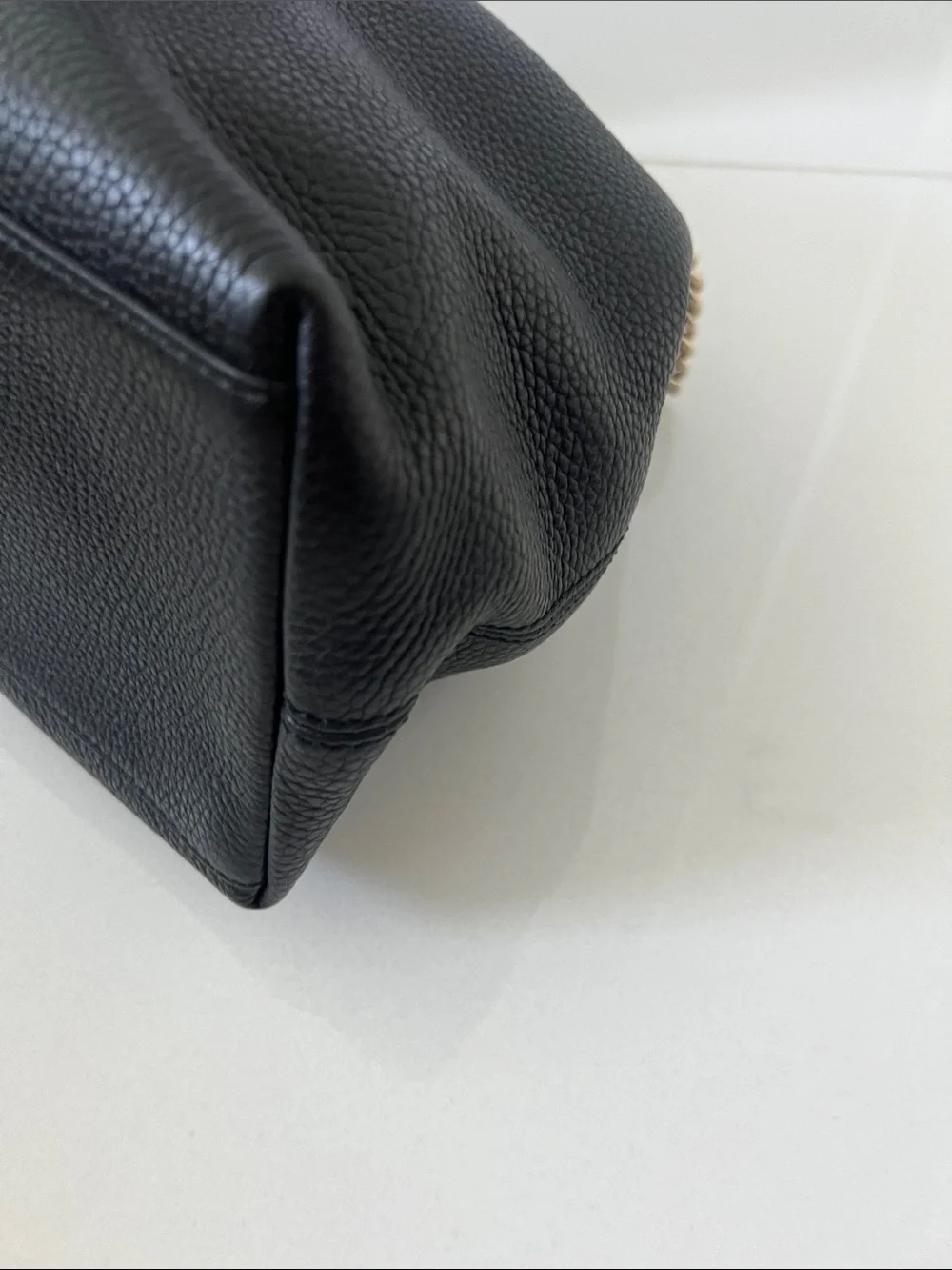 Gucci interlocking GG Black Soho Leather Shoulder Bag with Gold Chain and Tassel